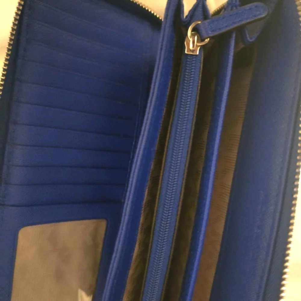 Michael Kors Stunning Blue Large Continental Zip around Saffiano Leather Wallet! - Picture 8 of 11
